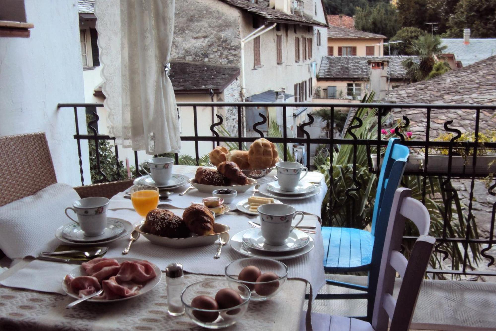 Bb Chiavenna Centro Storico Bed & Breakfast ภายนอก รูปภาพ